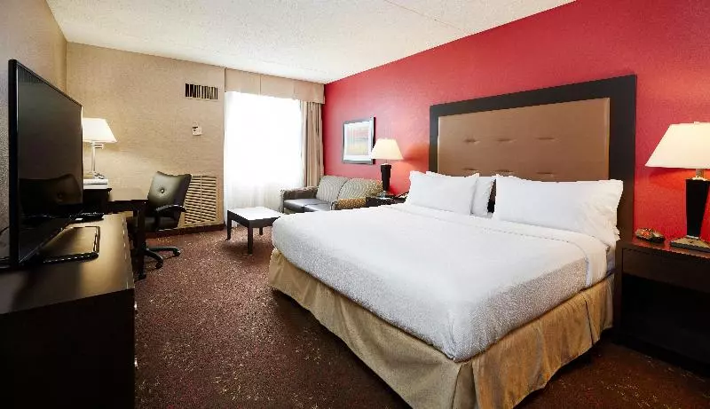 キングサイズベッドのスタンダードルーム, Holiday Inn Cincinnati Airport, An Ihg