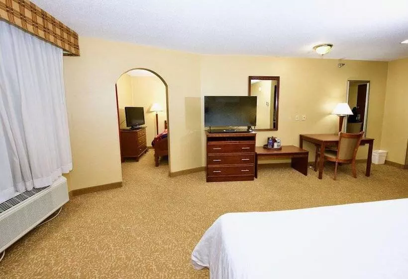 スイート, Holiday Inn Express Hotel & Suites Fenton/i 44, An Ihg