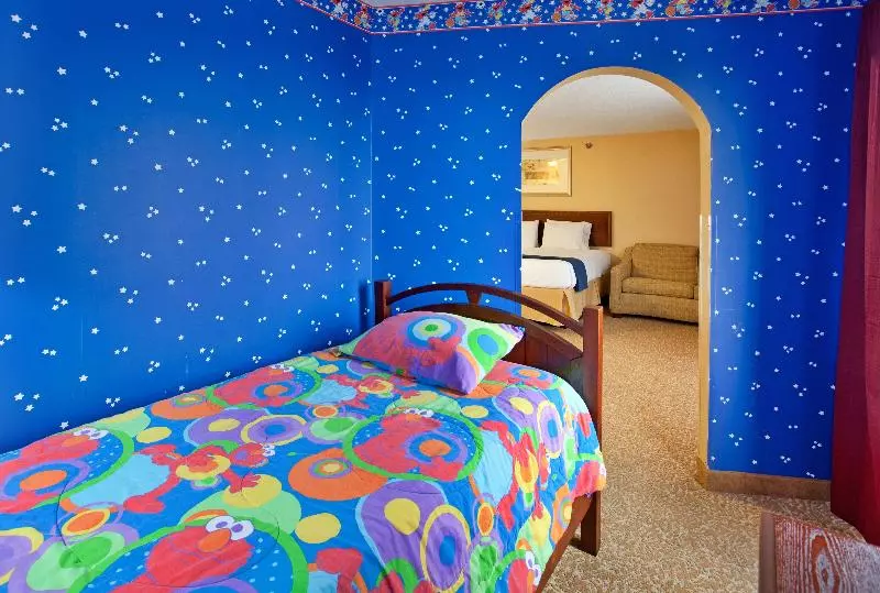 キングサイズベッドのスイートルーム, Holiday Inn Express Hotel & Suites Fenton/i 44, An Ihg