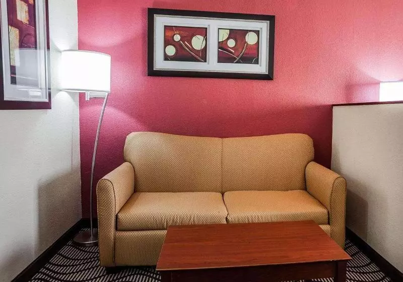 キングサイズベッドのスイートルーム, Quality Inn & Suites Altoona   Des Moines