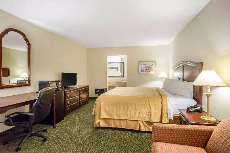 キングサイズベッドのスタンダードルーム, Quality Inn & Conference Center