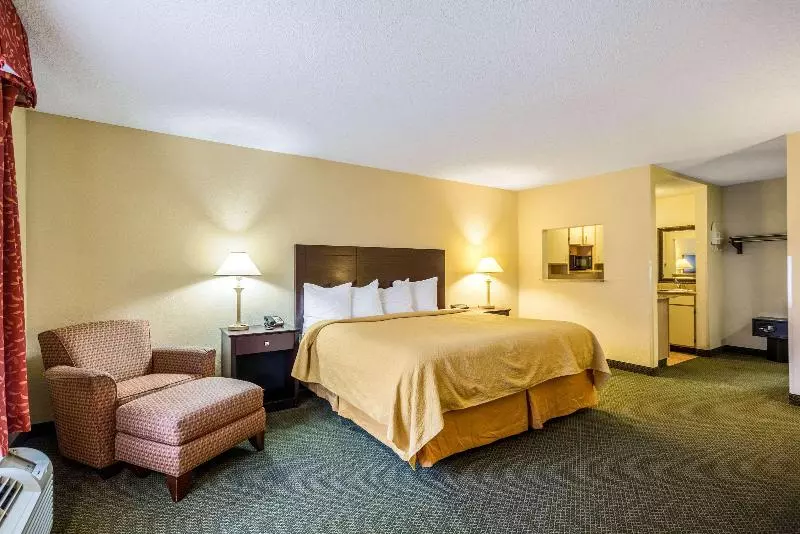 キングサイズベッドのスタンダードルーム, Quality Inn & Conference Center