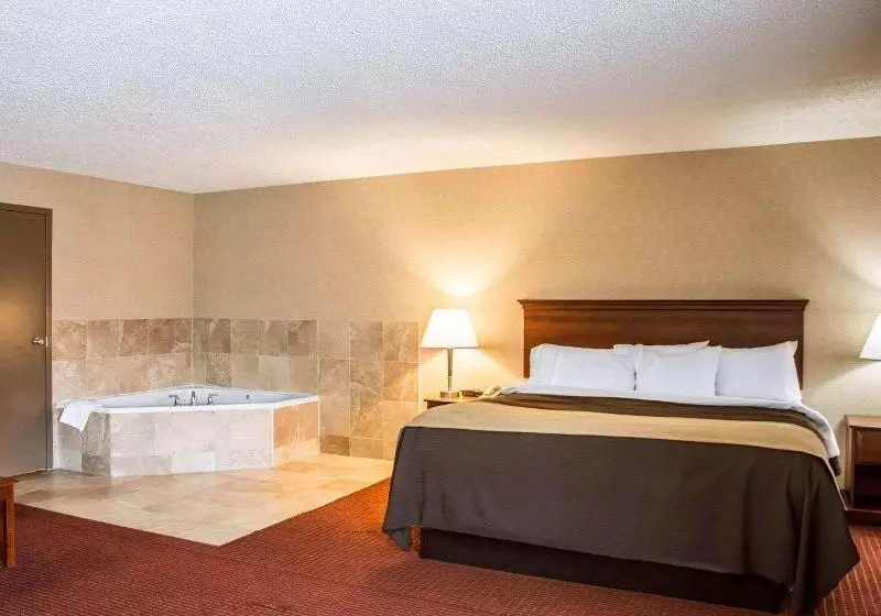 キングサイズベッドのスイートルーム, Quality Inn Springboro West