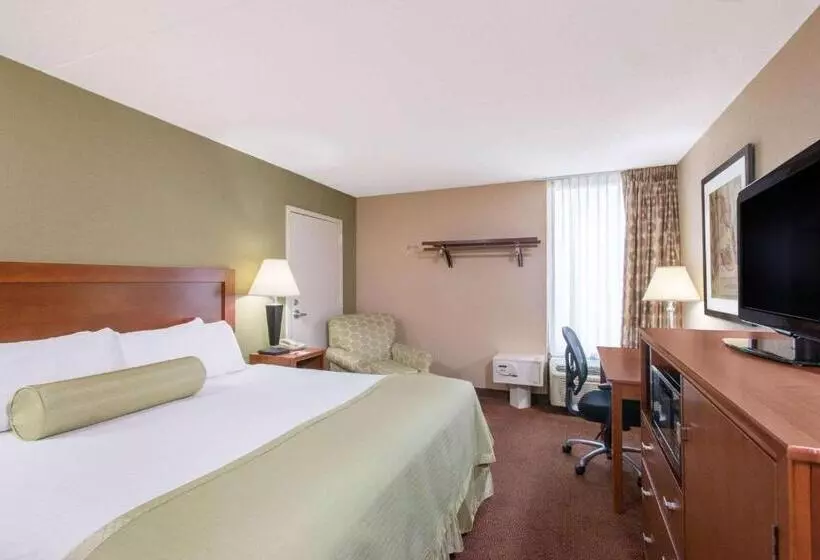 اتاق استاندارد با تخت بزرگ برای معلولان, Hawthorn Extended Stay By Wyndham Ellsworth Bar Harbor