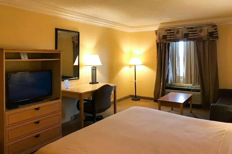 اتاق استاندارد با تخت بزرگ, Super 8 By Wyndham Temple I35