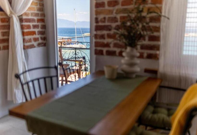 استوديو سوبيريور مع تراس, The House