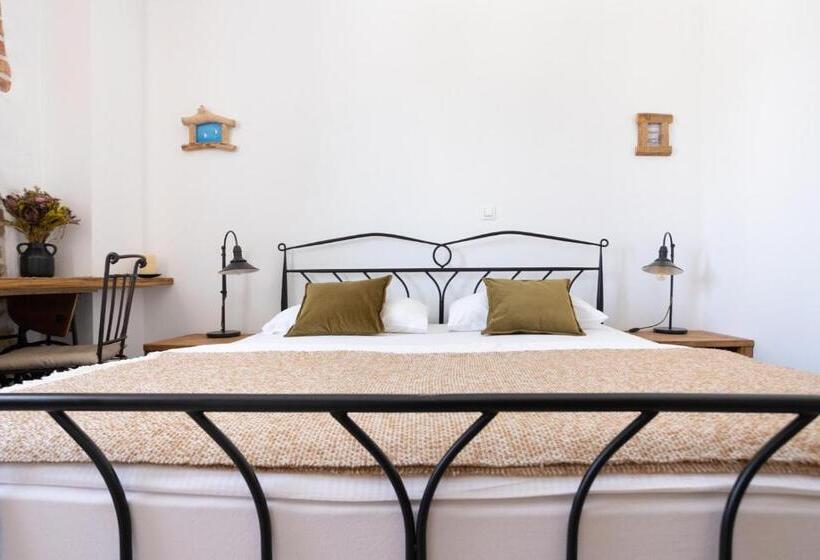 豪华海景房, The House