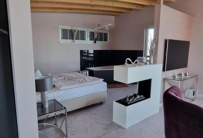 Suite with lake view, Schwimmende Häuser Im Baltic Sea Resort