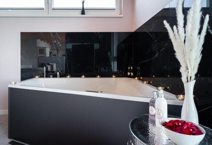 Suite with lake view, Schwimmende Häuser Im Baltic Sea Resort