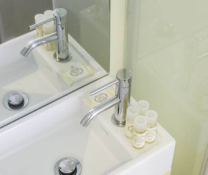 エコノミールーム, 1898 Home & Suites