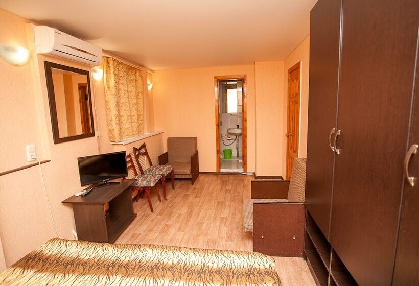 Номер Стандарт Трехместный, Guest House Shevchenko