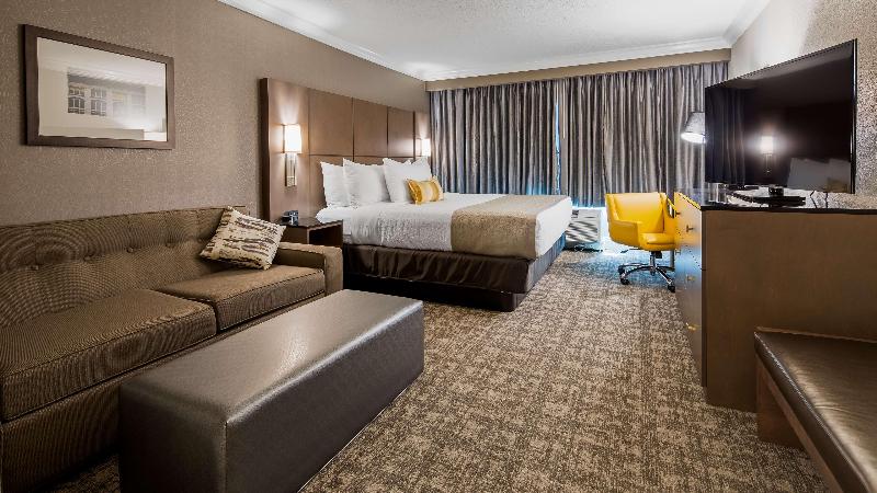 带大床的套房, Best Western Premier Airport/expo Center
