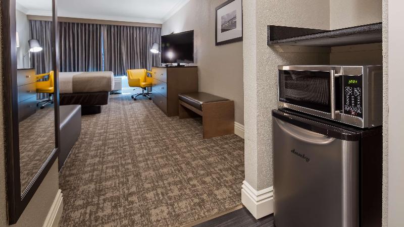 带大床的套房, Best Western Premier Airport/expo Center