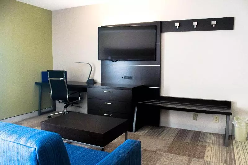 キングサイズベッドのスイートルーム, Holiday Inn Express Atlanta W  Douglasville, An Ihg