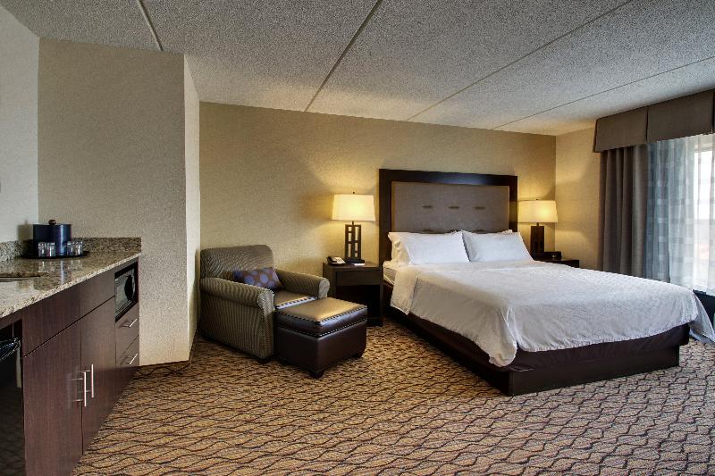 带大床的套房, Holiday Inn Express Baltimore Bwi Airport West, An Ihg