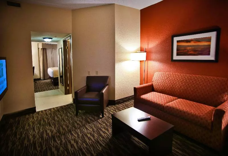キングサイズベッドのスイートルーム, Holiday Inn & Suites Downtown La Crosse