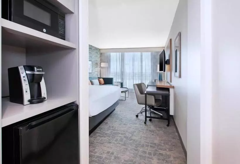 اتاق استاندارد با تخت بزرگ, Holiday Inn Va Beach Oceanside 21st St, An Ihg