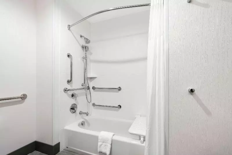 身障者適用キングサイズベッドルーム, Homewood Suites By Hilton Dallasmarket Center