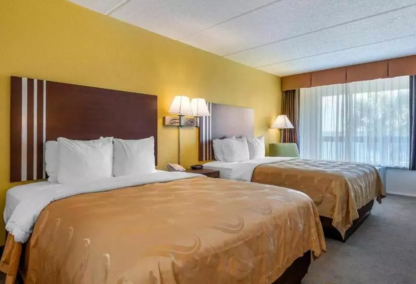 ２ダブルベッドのスタンダードルーム, Quality Inn And Suites Palatka Riverfront