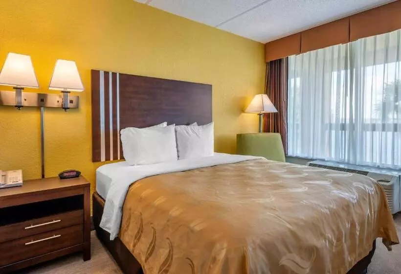 ２ダブルベッドのスタンダードルーム, Quality Inn And Suites Palatka Riverfront
