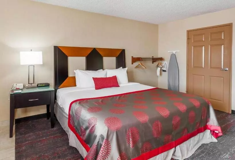 اتاق استاندارد با تخت بزرگ, Ramada By Wyndham San Diego National City