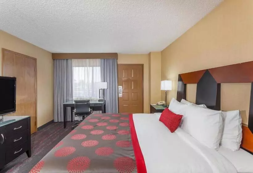 اتاق استاندارد با تخت بزرگ, Ramada By Wyndham San Diego National City