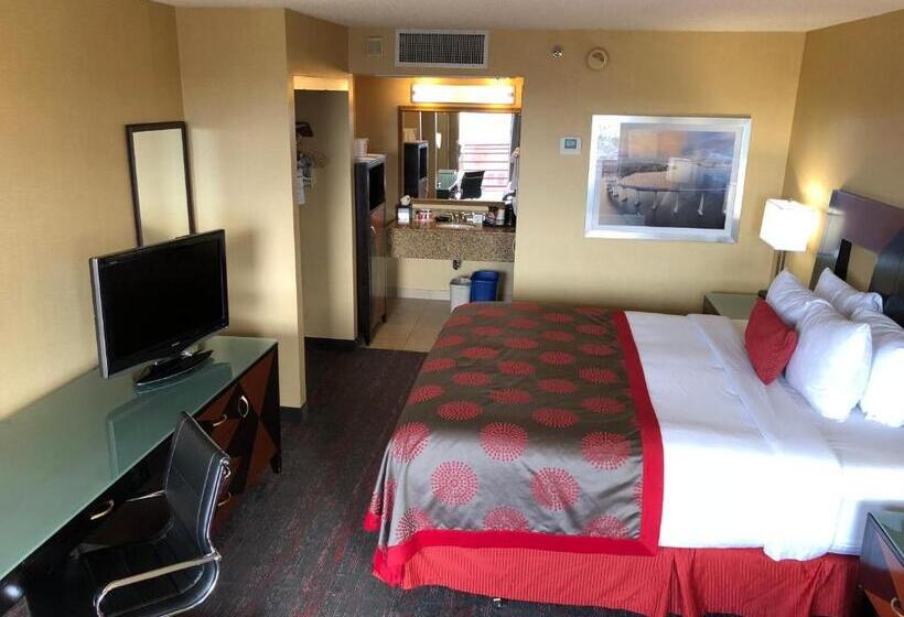 キングサイズベッドのスタンダードルーム, Ramada By Wyndham San Diego National City