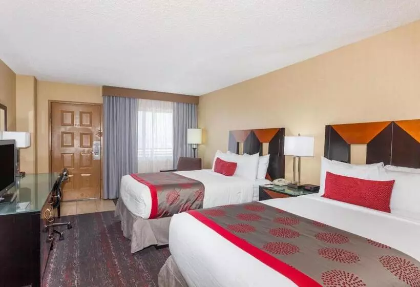 اتاق استاندارد با 2 تخت دوبل, Ramada By Wyndham San Diego National City