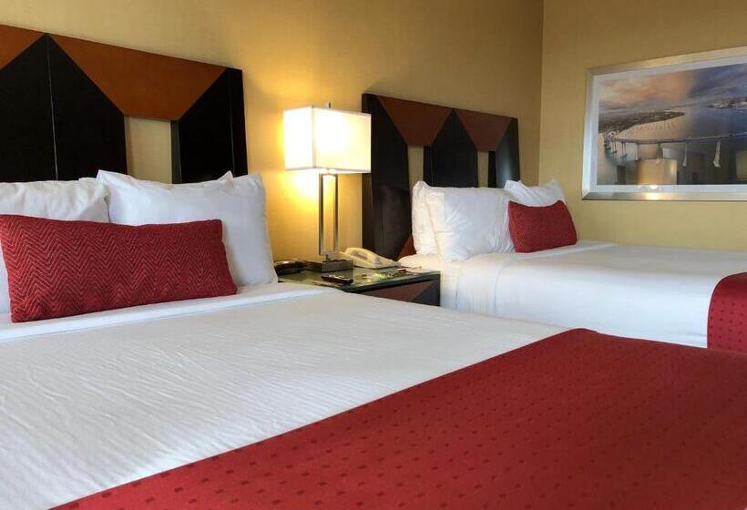 ２ダブルベッドのスタンダードルーム, Ramada By Wyndham San Diego National City