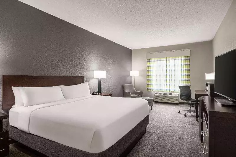 اتاق استاندارد با تخت بزرگ, Wingate By Wyndham Savannah I 95 North