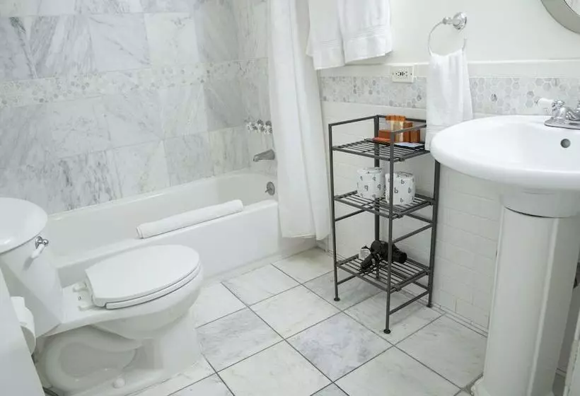 سوییت, Magic Castle Hotel