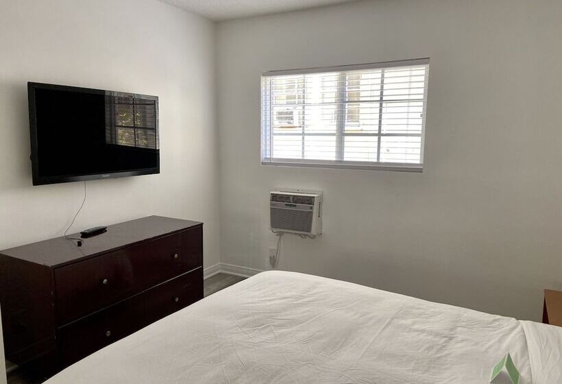 جناح, Magic Castle Hotel