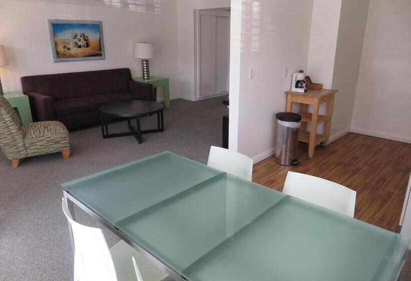 غرفة قياسية رباعية, Magic Castle Hotel