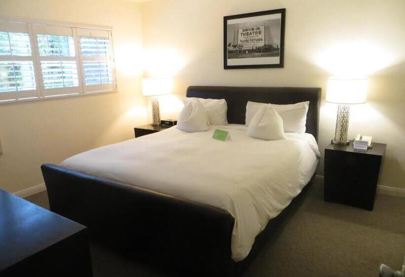 شقة غرفة واحدة, Magic Castle Hotel