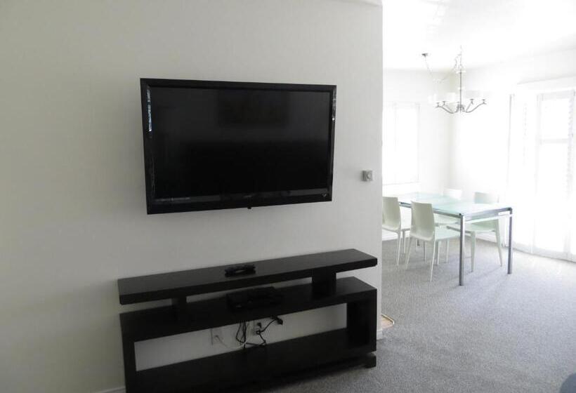 شقة غرفة واحدة, Magic Castle Hotel