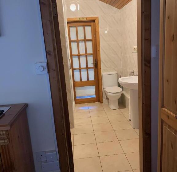 חדר משפחתי, Beech Lodge B&b