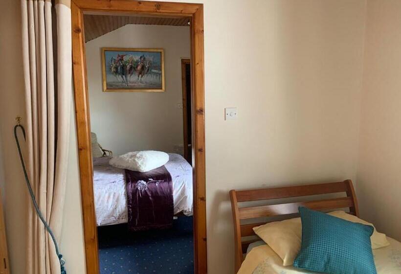 חדר משפחתי, Beech Lodge B&b