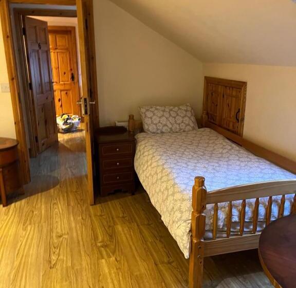 غرفة قياسية رباعية, Douglasha House V93rx64