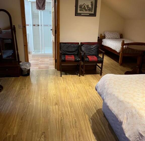 غرفة قياسية رباعية, Douglasha House V93rx64