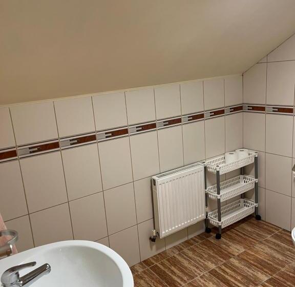 Четырехместный Номер Стандарт, Douglasha House V93rx64