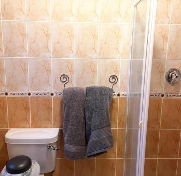 غرفة قياسية فردية, Douglasha House V93rx64