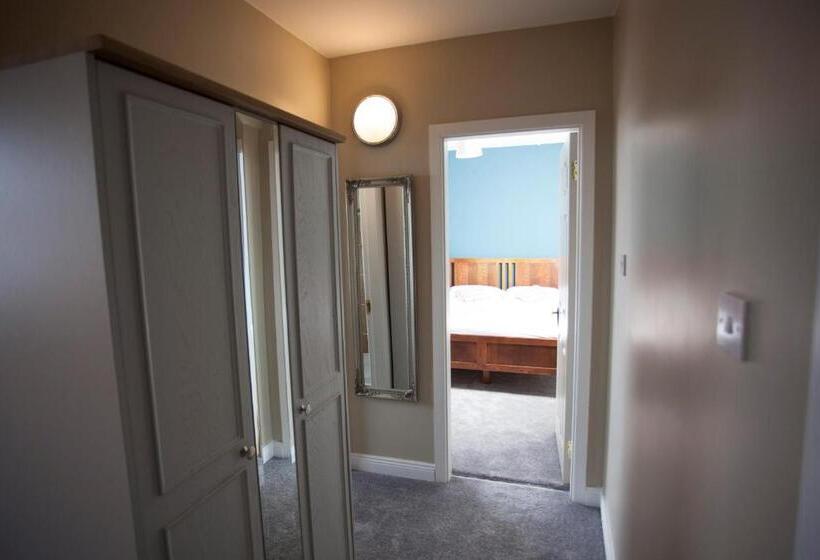 스위트, Fort Conan