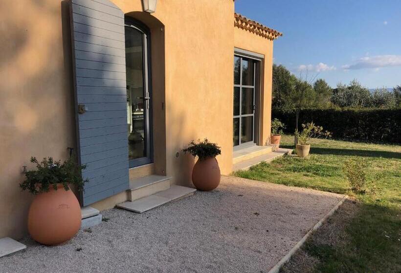 استودیو خانوادگی, Le Mas Des Pignes Adults Only