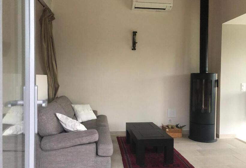 استودیو خانوادگی, Le Mas Des Pignes Adults Only