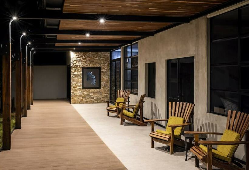 اتاق خانوادگی, Chobe River Lodge