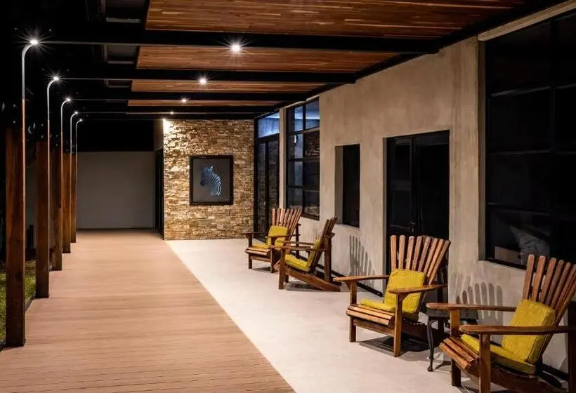 اتاق خانوادگی, Chobe River Lodge
