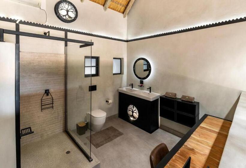 اتاق خانوادگی, Chobe River Lodge