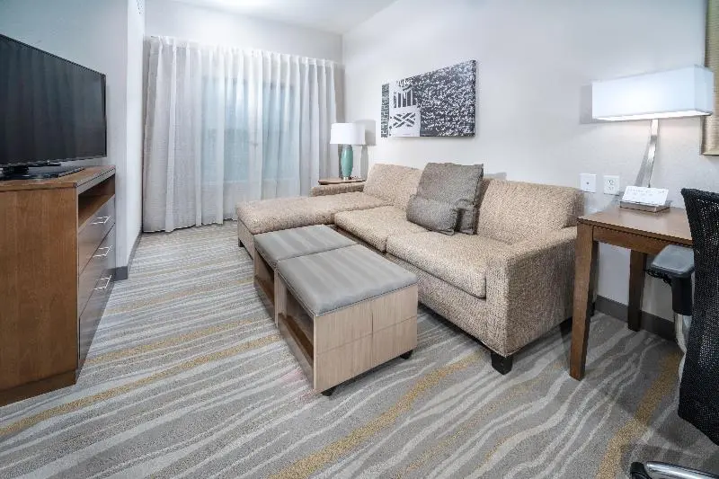 キングサイズベッドのスイートルーム, Staybridge Suites   Summerville, An Ihg