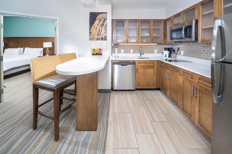 Люкс Кровать Кинг, Staybridge Suites   Summerville, An Ihg