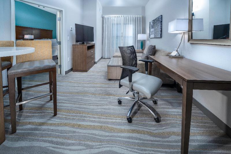 带大床的套房, Staybridge Suites   Summerville, An Ihg